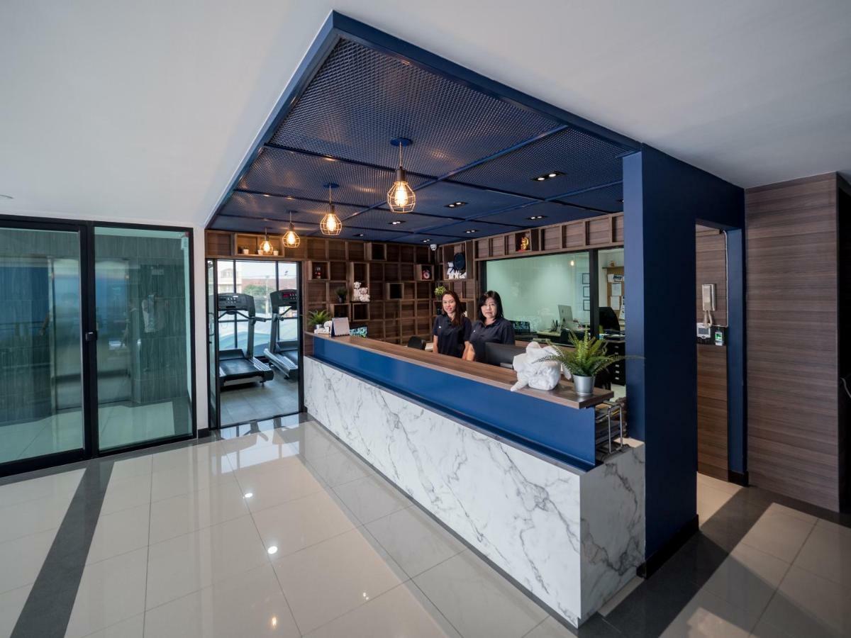 塔萨纳广场酒店 春武里 外观 照片